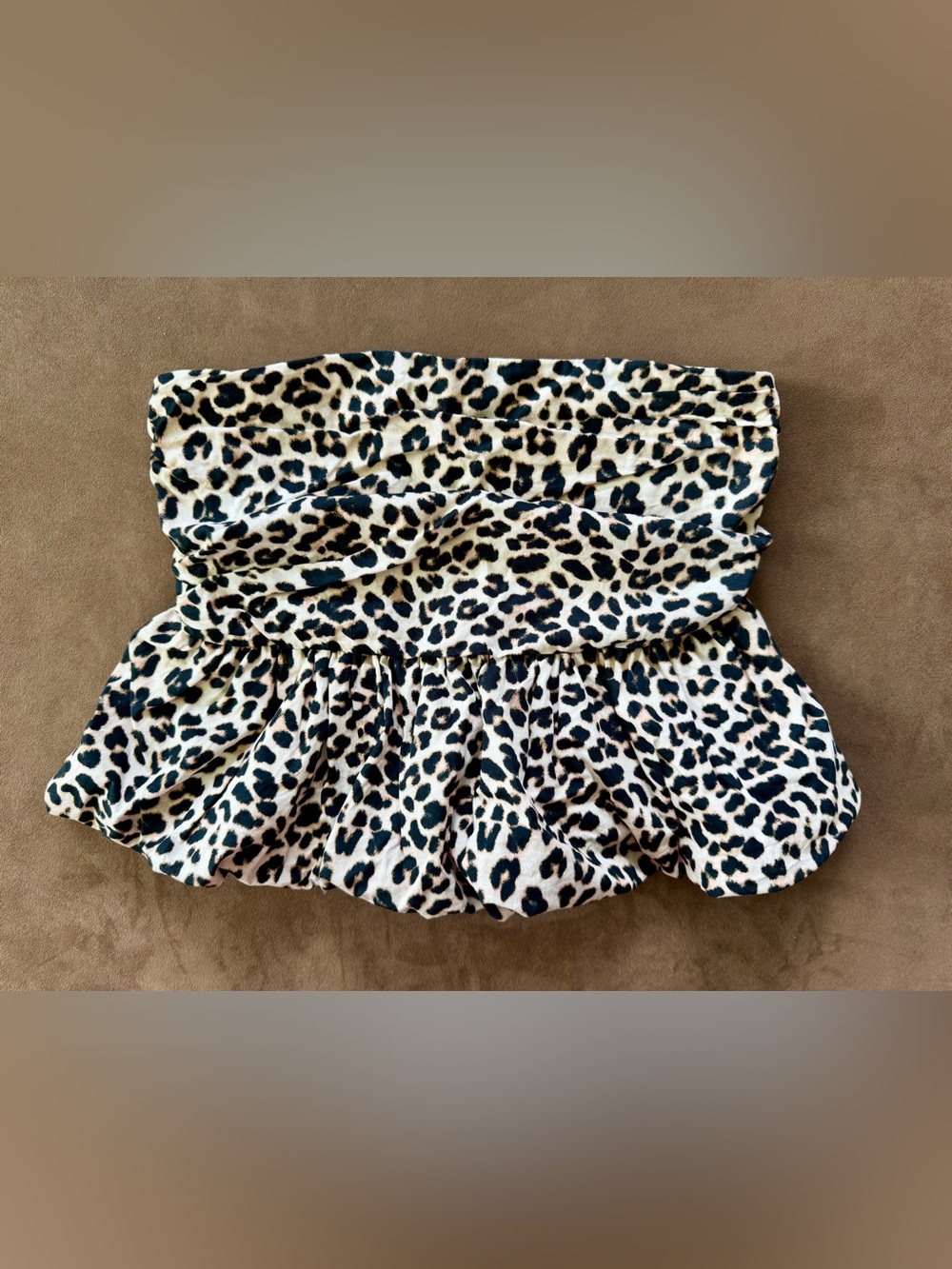 No Boundaries Woman’s Leopard Ruffle Top